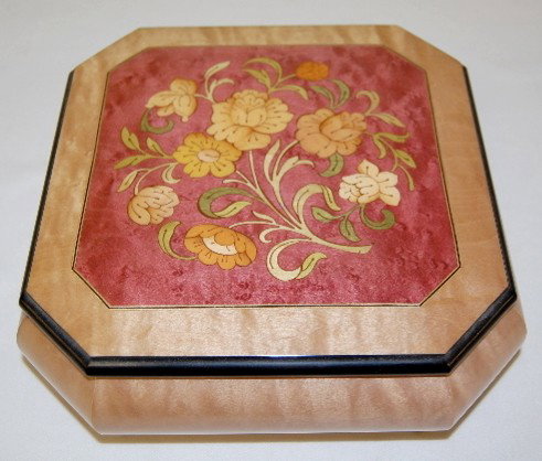 Contemporary Italian Lacquer Music/Jewelry Box: Contemporary Italian Lacquer Music/Jewelry Box: label on bottom reads Romance Swiss made by Ruege and plays "Unforgettable, works. No condition problems. 3" T x 9" Square.