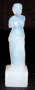 Sabino Art Glass "Venus de Milo" Statue: Sabino Art Glass "Venus de Milo" Statue: large; incised Sabino, Paris. No condition problems. 4 5/8".