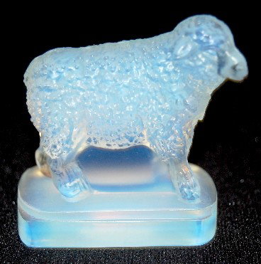 Sabino Art Glass "Sheep" Statue: Sabino Art Glass "Sheep" Statue: incised Sabino, France. No condition problems. 2 5/8".