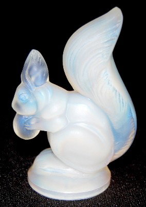 Sabino Art Glass "Squirrel" Statue: Sabino Art Glass "Squirrel" Statue: incised Sabino, France. No condition problems. 2 3/4".