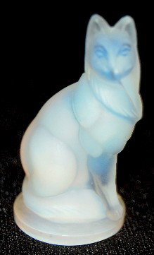 Sabino Art Glass "Fox" Statue: Sabino Art Glass "Fox" Statue: incised Sabino, France. No condition problems. 2 1/8".