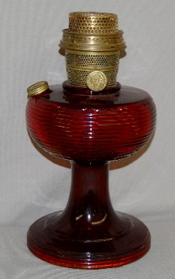 Aladdin B-83 Ruby Beta Crystal "Beehive" Lamp: Aladdin B-83 Ruby Beta Crystal "Beehive" Lamp: Model B burner. 8 1/2" T No condition problem.