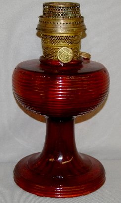 Aladdin B-83 Ruby Beta Crystal "Beehive" Lamp: Aladdin B-83 Ruby Beta Crystal "Beehive" Lamp: Model B burner. 8 1/2" No condition problems.