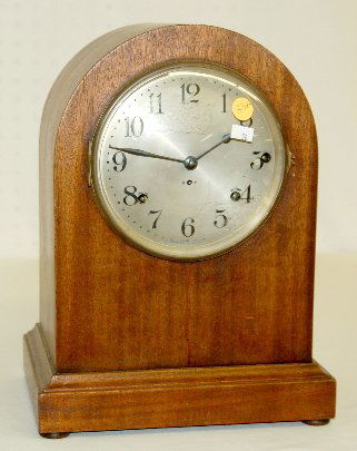 Seth Thomas Westminster Chime Mantel Clock: Seth Thomas Westminster Chime Mantel Clock: Has a silver metal dial with incised black numbers; 3 winding holes; 2 marked movements; 4 bar strike; with pendulum; all in a nice case. Not tested. 13 3/4
