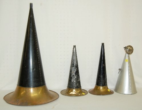 4 Antique Tin & Brass Phonograph Speakers: 4 Antique Tin & Brass Phonograph Speakers: 1.) Tin speaker for a small phonograph; has a needle in the chrome speaker; unmarked. 13 1/2" T; 6 1/2" Diameter. 2.) 2 Tin & Brass Phonograph Speakers; one 