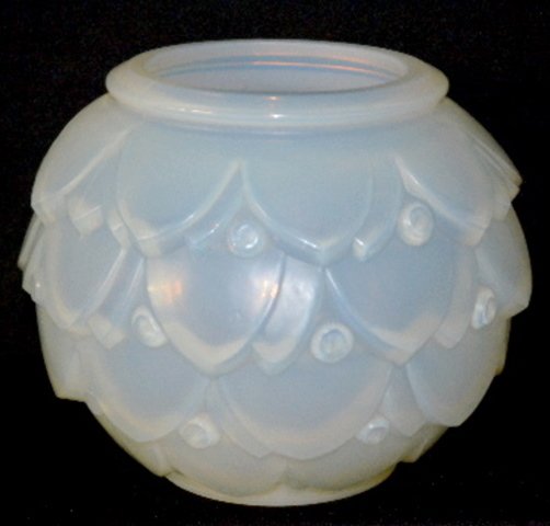 Sabino Art Glass "Pivoines" Vase: Sabino Art Glass "Pivoines" Vase: Has a layered leaf and berry motif; marked Sabino, Paris. No condition problems. 7 1/4" T.
