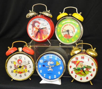 5 Character Alarm Clocks, Ronald McDonald +: 5 Character Alarm Clocks, Ronald McDonald +: There are 2 Ronald McDonald, 2 Snoopy and a Keebler Elf clock. 4 clocks have double bells on the top. (None are working at this time.) All sell as is, wher