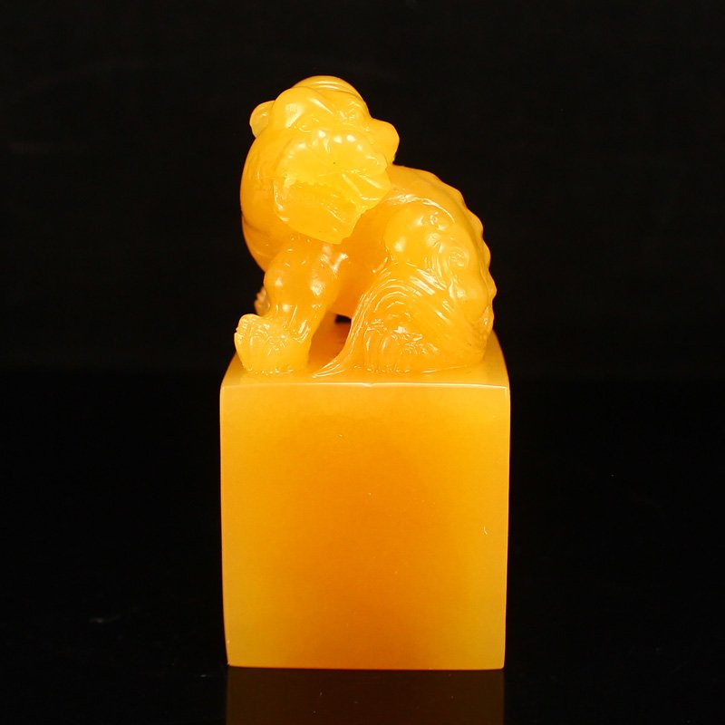 Indonesia Jin Tian Huang Fortune Beast Seal: 印度尼西亞 田黃石 招財瑞獸 印章 Indonesia Jin Tian Huang Fortune Beast Seal w Certificate Dimension: 80x40x40(mm)3.1