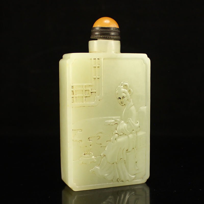 Chinese Qing Dynasty Hetian Jade Snuff Bottle (1 of 6)