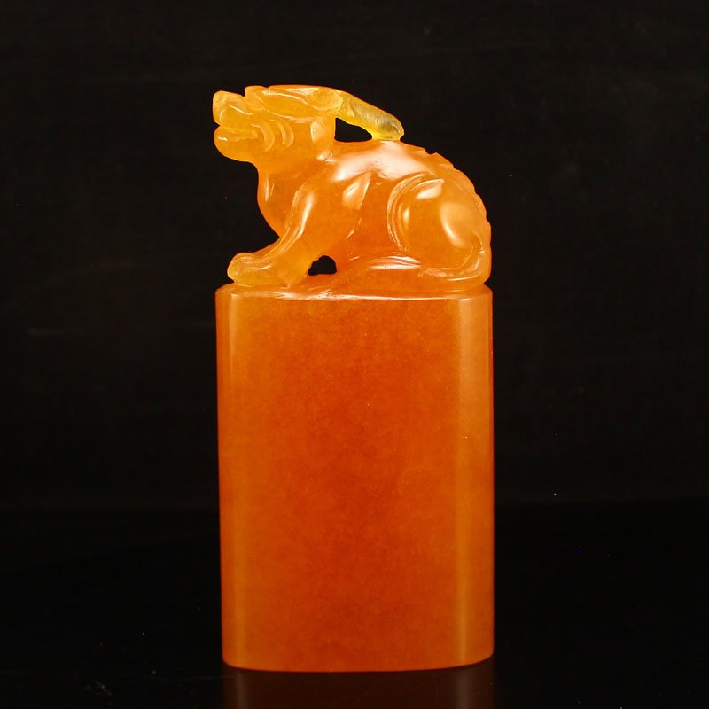 Indonesia Jin Tian Huang Fortune Beast Seal: Indonesia Jin Tian Huang Fortune Beast Seal w Certificate Dimension: 130x63x22(mm)5.12x2.48x0.87(inches) Weight 0.82 lbs/374 g