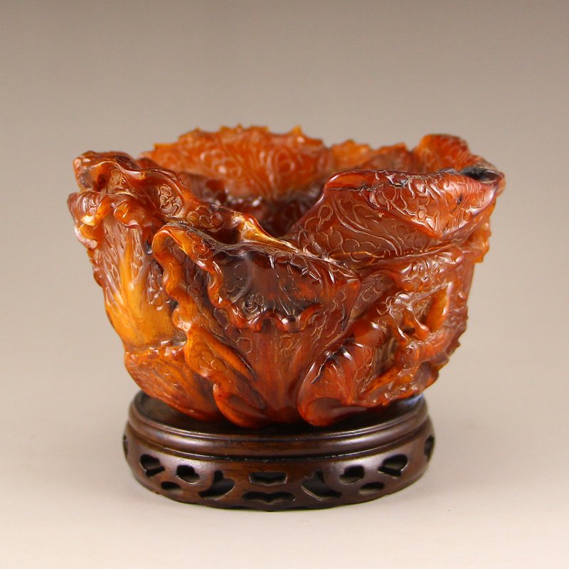 Vintage Chinese Ox Horn Cabbage Bowl: Vintage Chinese Ox Horn Cabbage Bowl Dimension: 130x130x85(mm) 5.12x5.12x3.35(inches) Weight: 0.83 lbs/376 g The wooden stand no included
