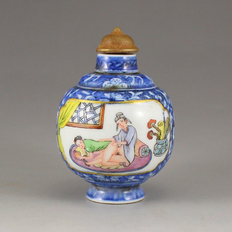 China Gilt Gold Blue And White Porcelain Snuff Bottle (1 of 10)