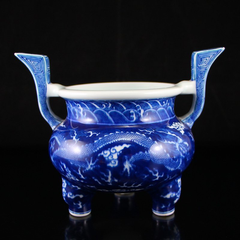 Chinese Qing Dy Blue And White Porcelain Incense Burner (1 of 6)