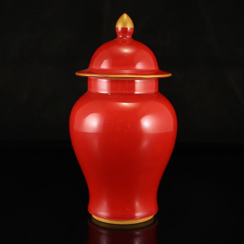 Chinese Gilt Gold Red Glaze Porcelain Tea Caddy (1 of 6)