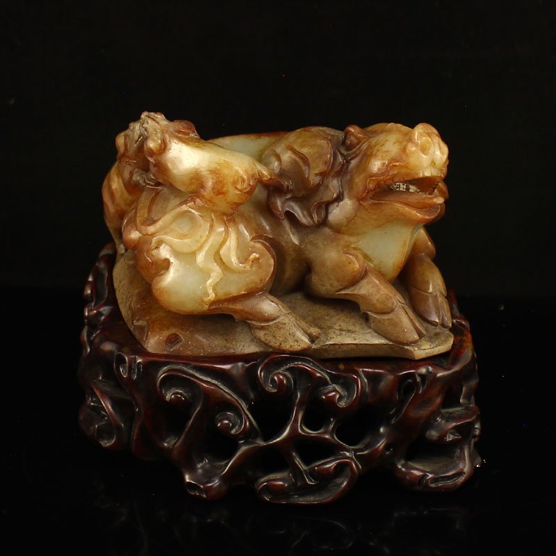 Vintage Chinese Hetian Jade Fortune Pigs Statue (1 of 6)