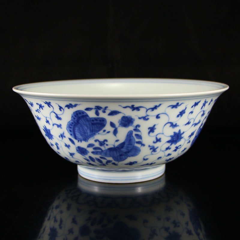 Chinese Ming Dy Blue And White Porcelain Bowl: Chinese Ming Dynasty Blue And White Porcelain Bowl w Butterflies & Flower Dimension: 185x85(mm)7.28x3.35(inches) Weight 0.63 lbs/287 g