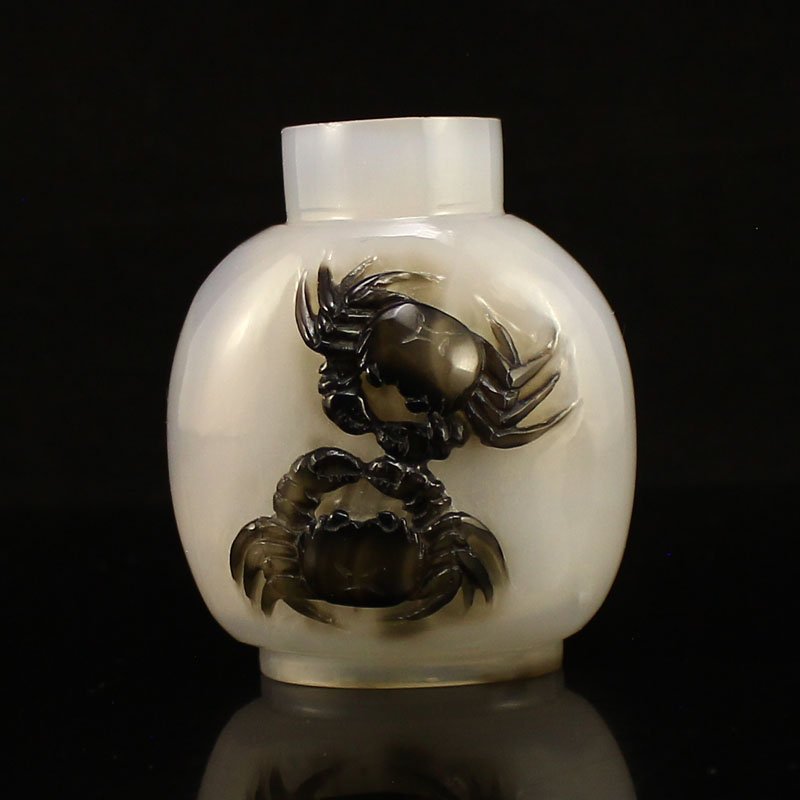 Chinese Natural Agate Snuff Bottle w Crabs (1 of 8)