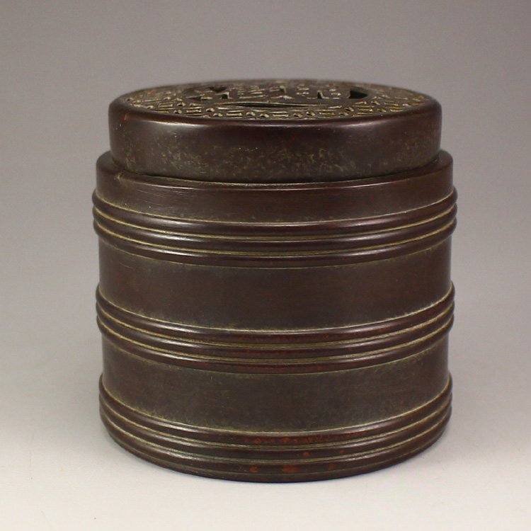 Vintage Chinese Bronze Incense Burner: Vintage Chinese Bronze Incense Burner Dimension: 73x73x70(mm)2.87x2.87x2.76(inches) Weight 1.24 lbs/562 g