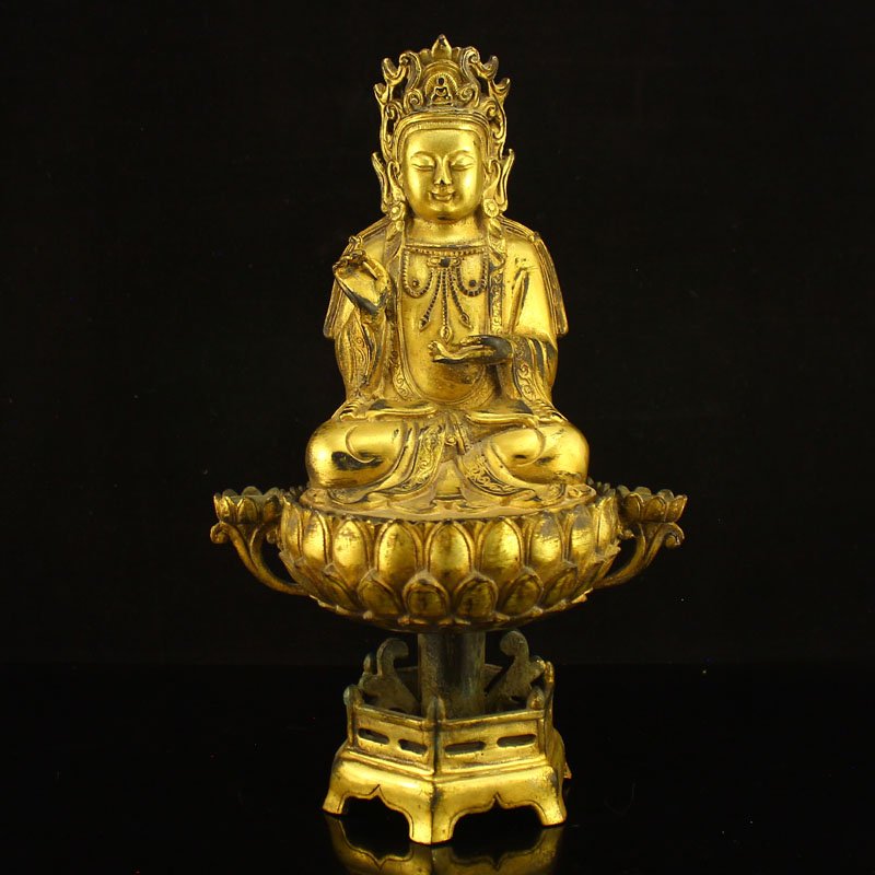 Chinese Ming Dynasty Gilt Gold Bronze Kwan-yin Statue: 中國明代 鎏金青銅 蓮花觀音 Chinese Ming Dynasty Gilt Gold Bronze Kwan-yin Statue Dimension: 260 x 155 x 108(mm) 10.24 x 6.1 x 4.