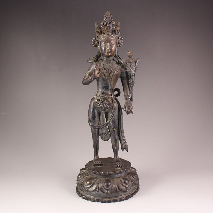 Chinese Ming Dynasty Bronze Kwan-yin Statue: Chinese Ming Dynasty Bronze Kwan-yin Statue Dimension: 268x96x96(mm)10.55x3.78x3.78(inches) Weight 2.54 lbs/1153 g