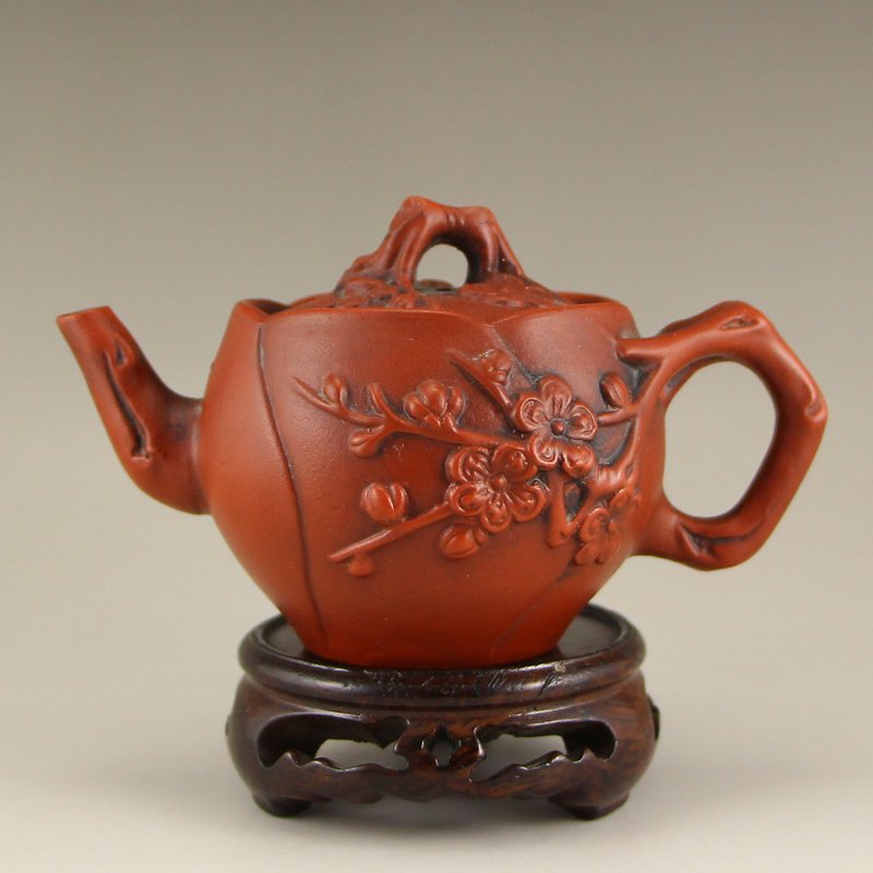 Chinese Yixing Zisha Clay Teapot w Artist Signed: Chinese Yixing Zisha Clay Teapot w Artist Signed Dimension: 135x80x80(mm)5.31x3.15x3.15(inches) Weight 0.34 lbs/153 g The total weight does not include the base. The base is not included after you hav