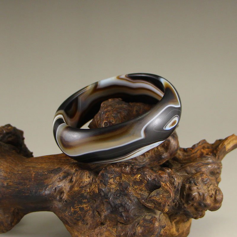 Inside Diameter 57 mm Superb Chinese Agate Bracelet (1 of 6)