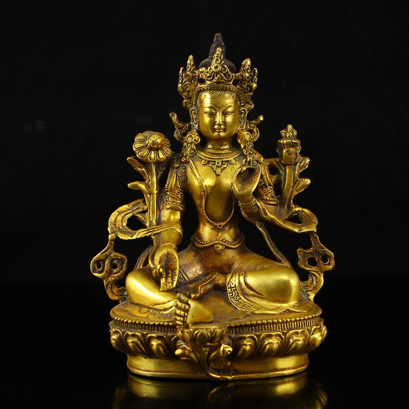Chinese Ming Dynasty Gilt Gold Bronze Kwan-yin Statue: Chinese Ming Dynasty Gilt Gold Bronze Kwan-yin Statue Dimension: 155x110x80(mm)6.10x4.33x3.15(inches) Weight 0.98 lbs/445 g