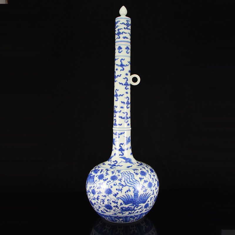 Chinese Blue And White Porcelain High Neck Vase: 中國明代 青花瓷 鶴頸瓶 Chinese Ming Dynasty Blue And White Porcelain High Neck Vase w Cheng Hua Mark Dimension: 500x175x175(mm)19.69x6.89x6.