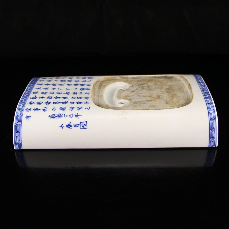Chinese Qing Dy Blue And White Porcelain Inkstone: Chinese Qing Dynasty Blue And White Porcelain Inkstone w Poetic Prose Dimension: 200x130x35(mm)7.87x5.12x1.38(inches) Weight 2.59 lbs/1173 g