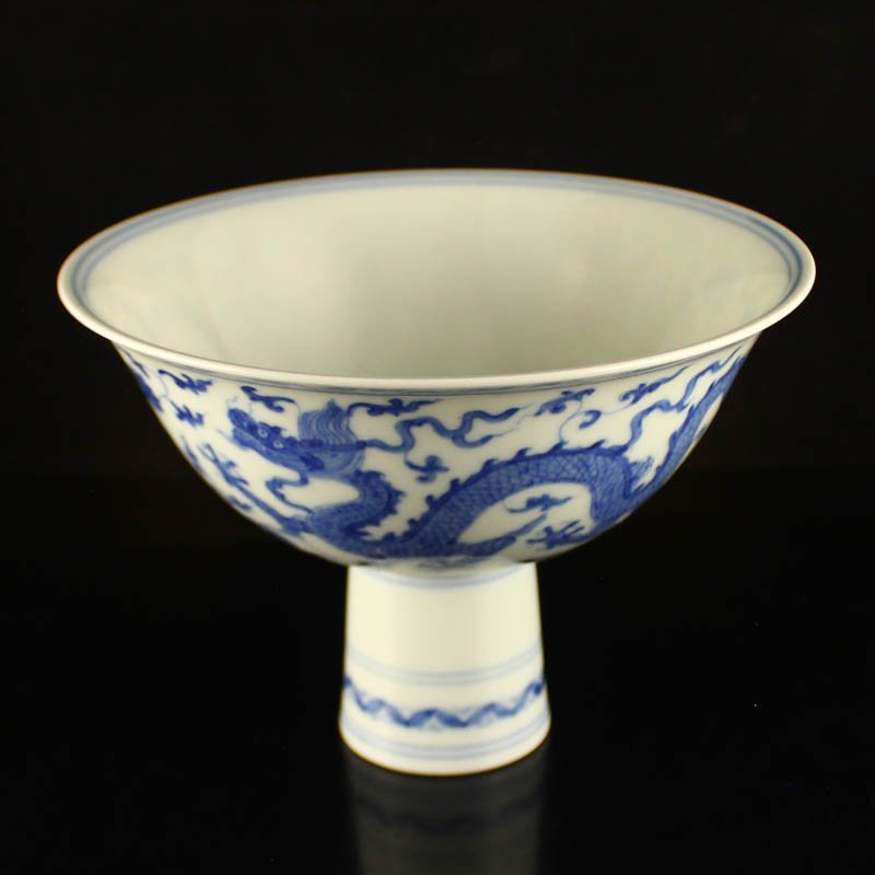 Chinese Ming Dynasty Blue And White Porcelain Bowl: Chinese Ming Dynasty Blue And White Porcelain Bowl w Phoenix & Dragon Dimension: 150x150x105(mm)5.91x5.91x4.13(inches) Weight:0.46 lbs/208 g
