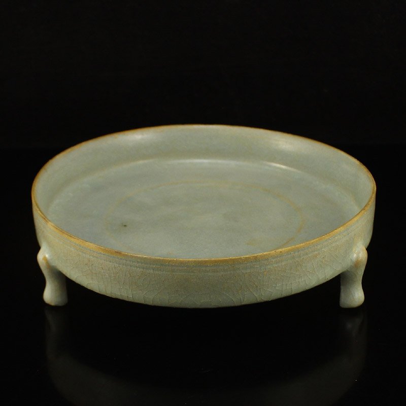 Chinese Song Dy Ru Kiln Porcelain 3 Leg Brush Washer: 中國宋代 汝窯 瓷器 筆洗 Chinese Song Dynasty Ru Kiln Porcelain 3 Leg Brush Washer Dimension: 145x 145 x 43(mm) 5.71 x 5.71 x 1.69(inches) We