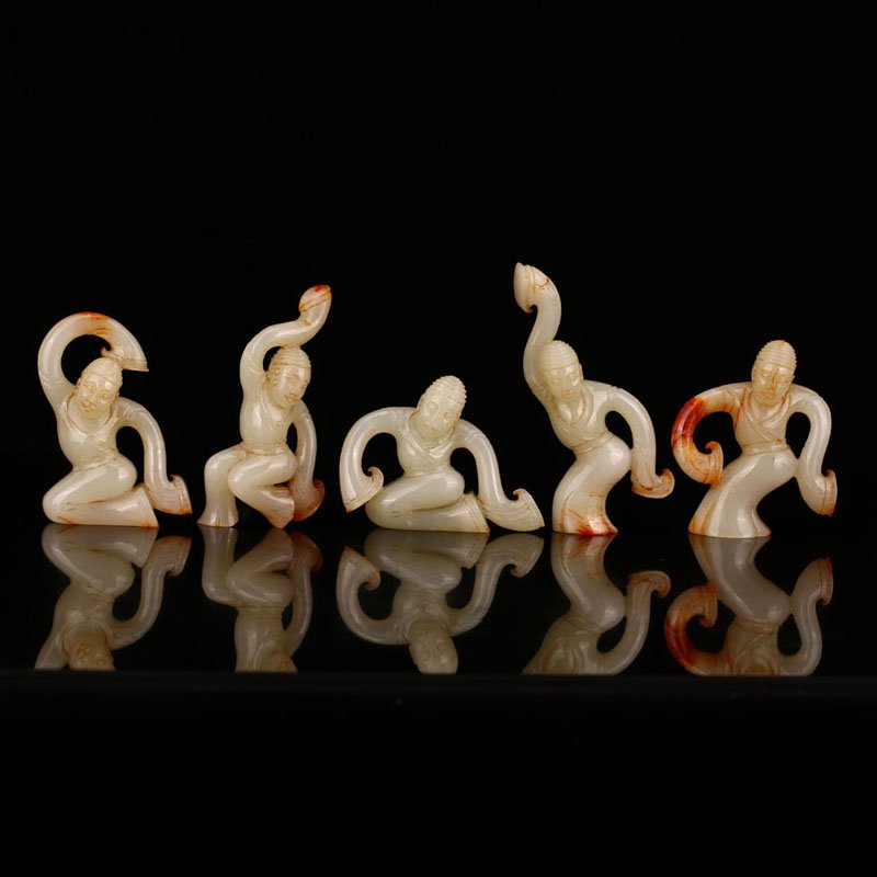A Set Chinese Han Dynasty Hetian Jade Figure Statues: 中國漢代 和田玉老玉 精美人物 舞俑 A Set Chinese Han Dynasty Hetian Jade Figure Statues Dimension: 110x60x22(mm