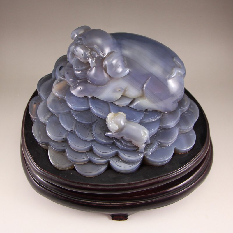 Chinese Natural Agate Fortune Pig Statue (1 of 7)