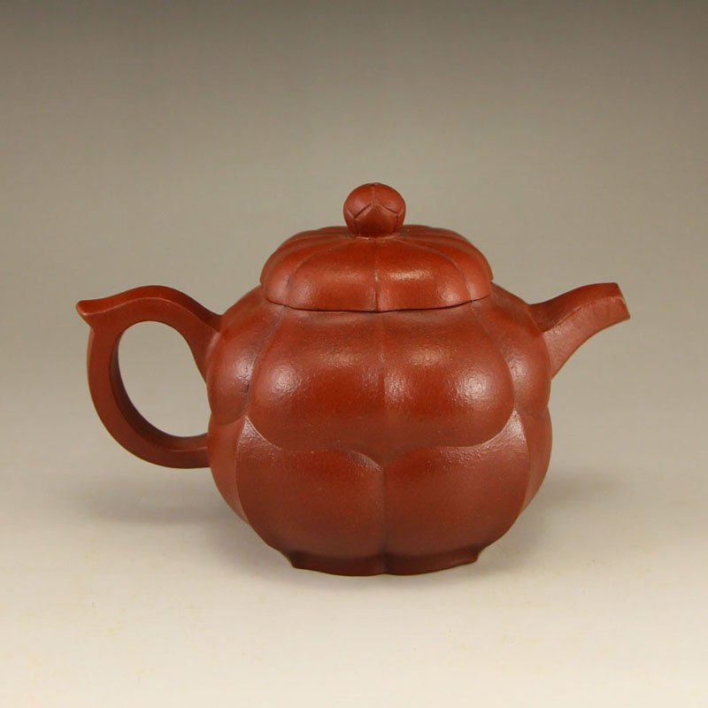 Chinese Yixing Zisha Clay Teapot W Artist Signed: Chinese Yixing Zisha Clay Teapot W Artist Signed Dimension: 160x110x95(mm)6.30x4.33x3.74(inches) Weight 0.68 lbs/309 g