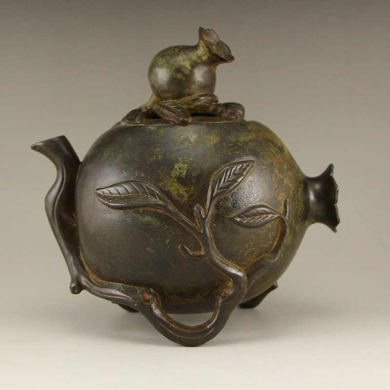 Vintage Chinese Bronze Pomegranate Incense Burner: Vintage Chinese Bronze Pomegranate Incense Burner Dimension: 175x160x110(mm)6.89x6.30x4.33(inches) Weight 3.05 lbs/1385 g