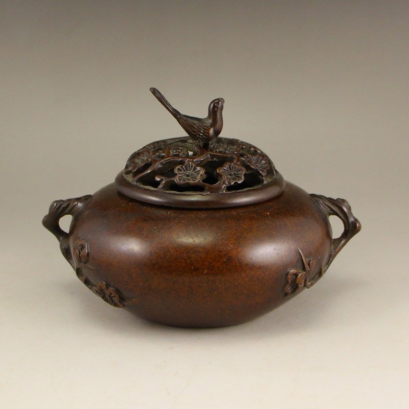Chinese Bronze Incense Burner w Magpie & Plum Flower: Vintage Chinese Bronze Incense Burner w Magpie & Plum Flower Dimension: 140x110x90(mm)5.51x4.33x3.54(inches) Weight 1.92 lbs/869 g
