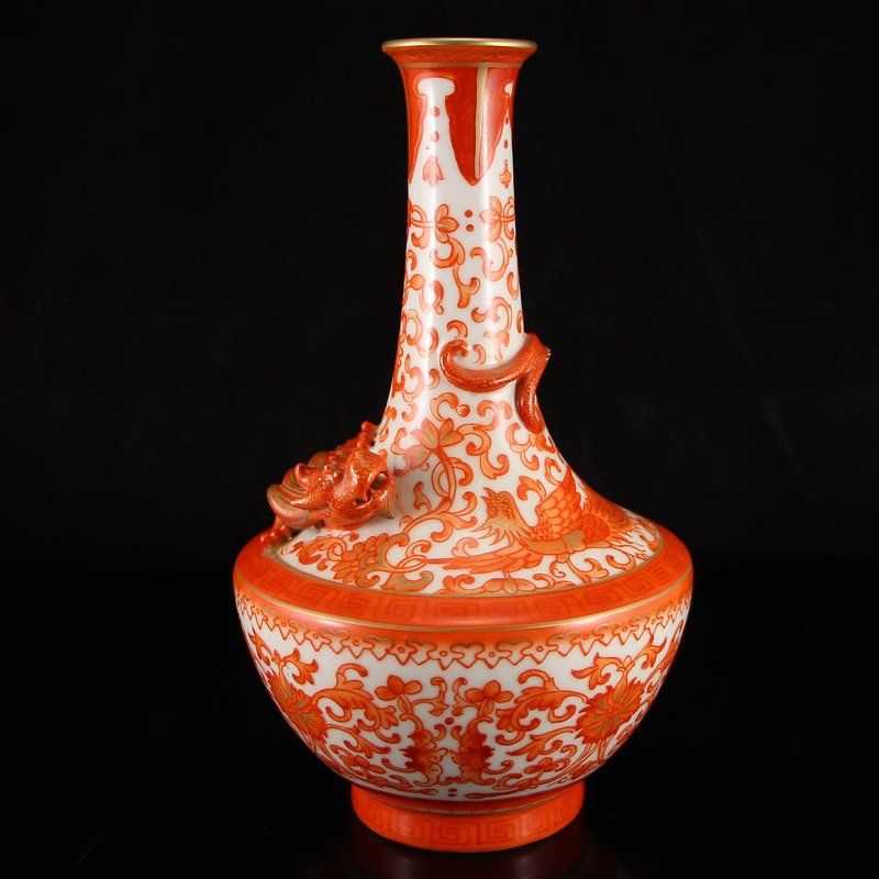 Gilt Gold Iron Red Glaze Chi Dragon Porcelain Vase: Chinese Qing Dynasty Gilt Gold Iron Red Glaze Chi Dragon Porcelain Vase w Yongzheng Mark Dimension: 215x125x125(mm)8.46x4.92x4.92(inches) Weight 1.40 lbs/634 g