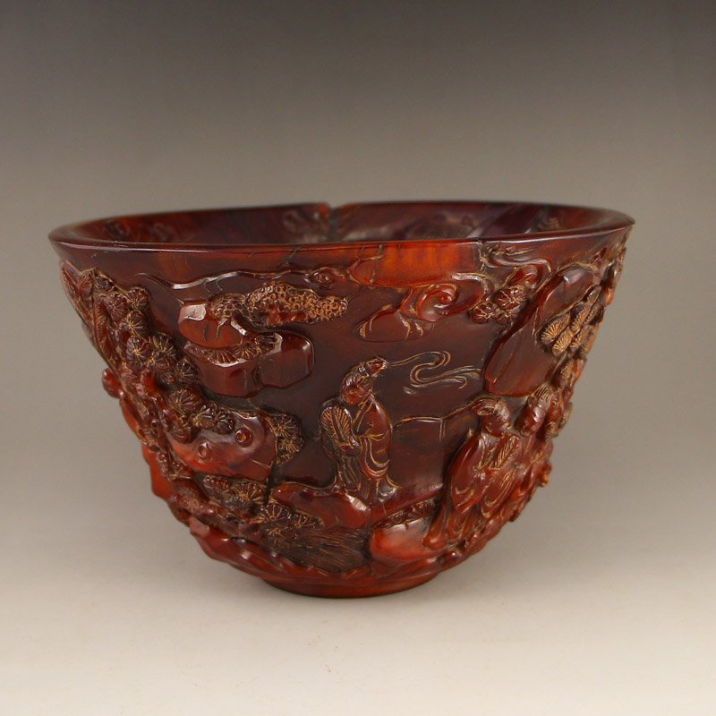 China Qing Dy Ox Horn High Relief Bowl w Sages Meeting: 中國清代 其樂融融角雕碗 Chinese Qing Dy Ox Horn High Relief Bowl w Sages Meeting Dimension: 175x175x120(mm)6.89x63.89x4.72(inches) Wei