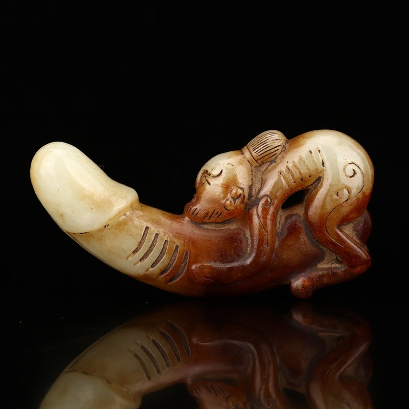 Chinese Han Dynasty Hetian Jade Figure Statue: 中國漢代 和田玉老玉 人物把件 Chinese Han Dynasty Hetian Jade Figure Statue Dimension: 84x43x18(mm)3.31x1.69x0.71(inches) W