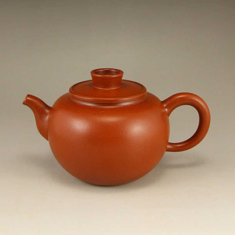 Chinese Yixing Zisha Clay Teapot W Artist Signed: Chinese Yixing Zisha Clay Teapot W Artist Signed Dimension: 160x105x95(mm)6.30x4.13x3.74(inches) Weight 0.69 lbs/313 g