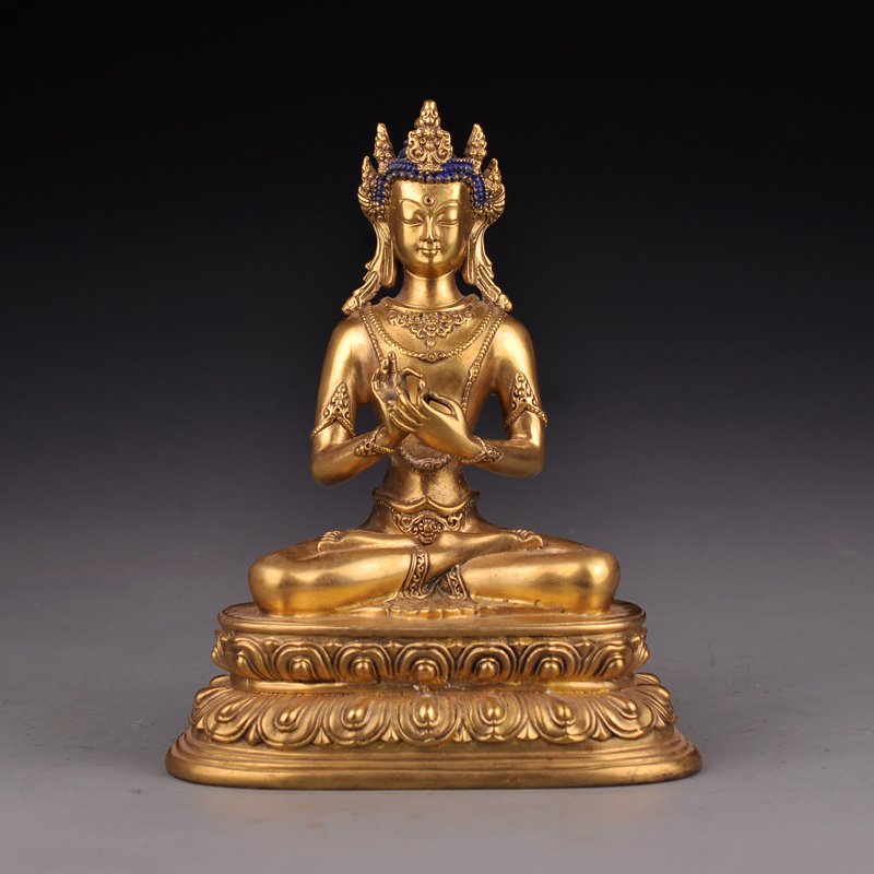 Chinese Ming Dy Gilt Gold Bronze Boddhisattva Statue: Chinese Ming Dynasty Gilt Gold Bronze Boddhisattva Statue Dimension: 220x180x120(mm)8.66x7.09x4.72(inches) Weight 5.91 lbs/2680 g