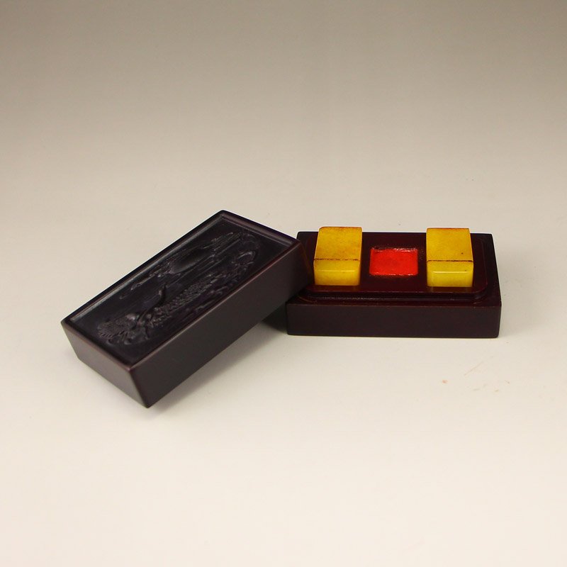 A Pair Chinese Shoushan Stone Tian Huang Stone Seals (1 of 7)