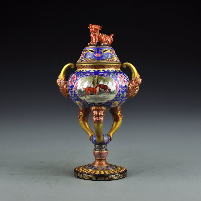 Chinese Gilt Gold Enamels Porcelain Incense Burner: Chinese Gilt Gold Enamels Porcelain Incense Burner - Qian long Mark Dimension:130x100x250(mm)5.12x3.94x9.84(inches) Weight:1.43 lbs/650 g