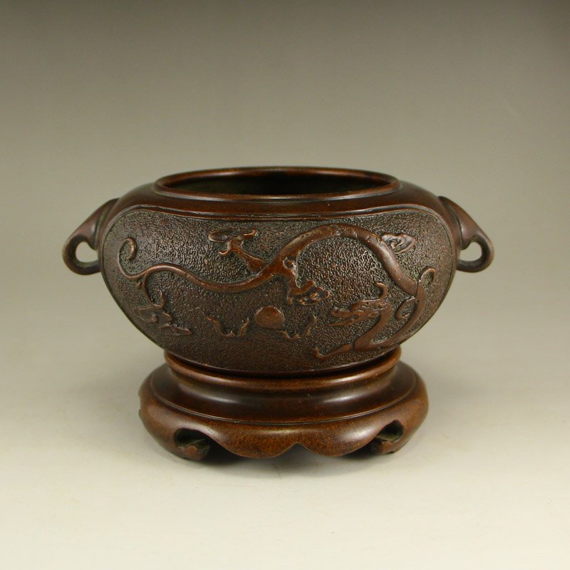Chinese Ming Dy Red Coppe Double Ears Incense Burner: Chinese Ming Dynasty Red Coppe Double Ears Incense Burner Dimension:170x135x100(mm)6.69x5.31x3.94(inches) Weight:4.89 lbs/2219 g The total weight does not include the base. The base is included after 