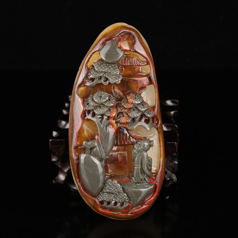 Chinese Huanglong Jade Pendant - Old Man & Pine Tree: Chinese Huanglong Jade Pendant - Old Man & Pine Tree Dimension:115x55x25(mm)4.52x2.17x0.98(inches) Weight:0.60 lbs/270 g The wooden stand not include