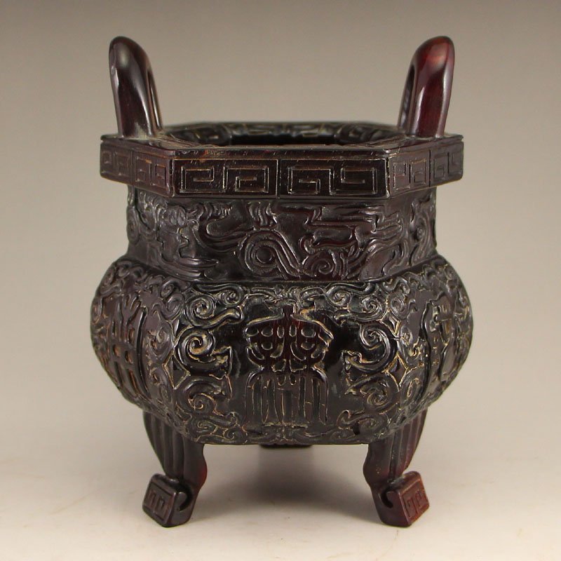 Vintage Chinese Ox Horn Double Ears Incense Burner: 中國清代 角雕 雙耳三足香爐 Vintage Chinese Ox Horn Double Ears Incense Burner Dimension: 120x120x155(mm) 4.72x4.72x6.10(inches) 