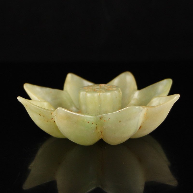 Vintage Chinese Hetian Jade Lotus Incense Burner: Vintage Chinese Natural Hetian Jade Lotus Incense Burner Dimension: 90x90x25(mm)3.54x3.54x0.98(inches) Weight:0.25 lbs/115 g