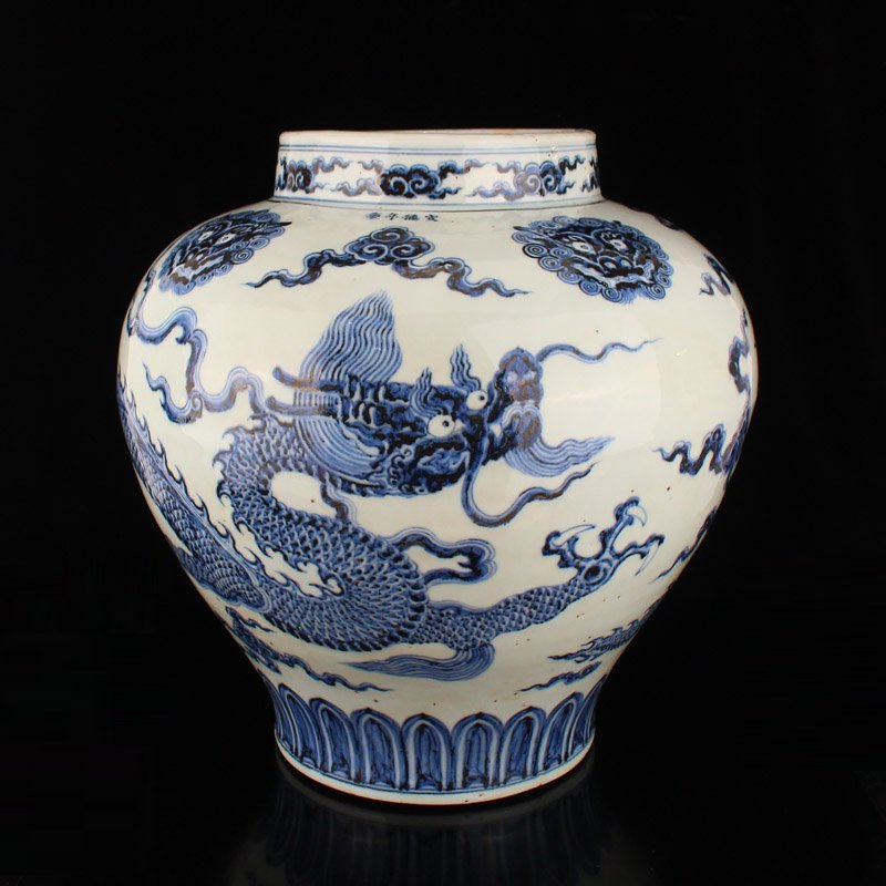 Chinese Ming Dy Blue And White Porcelain Pot - Dragon (1 of 10)