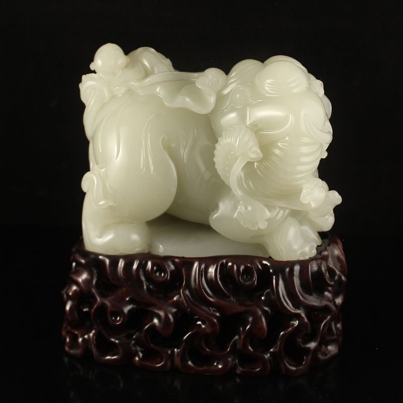 Chinese Qing Dynasty Hetian Jade Elephant Statue (1 of 10)