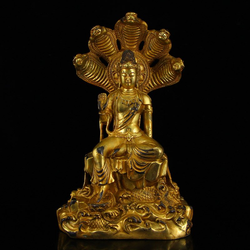 Chinese Ming Dynasty Gilt Gold Bronze Kwan-yin Statue: Chinese Ming Dynasty Gilt Gold Bronze Kwan-yin Statue Dimension: 290x160x100(mm)11.42x6.30x3.94(inches) Weight 6.68 lbs/3030 g